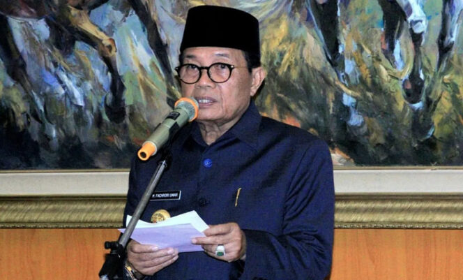 Gubernur Jambi H. Fachrori Umar 