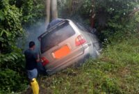 FOTO : Mobil Yang Tabrak Tiang Listrik di Tungkal Ulu, Sabtu (04/01/20)