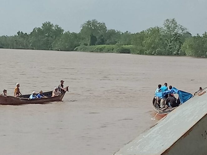FOTO : Warga Melakukan Pencarian Korban Diduga Tenggelam, Kamis (23/01/20)