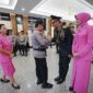 Kapolri Jenderal Listyo Sigit Prabowo Sematkan Tanda Kehormatan Bintang Bhayangkara Pratama kepada Pati Polri, Jumat (30/6/22). FOTO : Humas