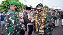 FOTO : Upacara Penyambutan Kedatangan 400 Prajurit Purna Tugas Satgas Pamtas RI-RDTL Sektor Timur Atambua, Nusa Tenggara Timur, Yonif Raider 142/Ksatria Jaya tiba di Mako Yonif Raider 142/KJ Kota Jambi, Minggu (23/08/20)