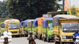Ilustrasi Deretan Truk Angkutan Batu Bara di Jambi.FOTO :  BangkoIndependen