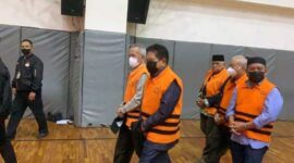 Komisi Pemberantarasan Korupsi (KPK) kembali menahan lima mantan Anggota DPRD Jambi periode 2014-2019 dalam kasus ketok palu APBD Jambi, Senin (8/5/2023). [Suara.com/Yaumal] 