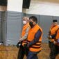 Komisi Pemberantarasan Korupsi (KPK) kembali menahan lima mantan Anggota DPRD Jambi periode 2014-2019 dalam kasus ketok palu APBD Jambi, Senin (8/5/2023). [Suara.com/Yaumal] 