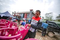 Pertamina Patra Niaga Salurkan Total 983 Tabung LPG untuk Dukung Dapur Umum Korban Banjir di Sumatera. FOTO : WKI