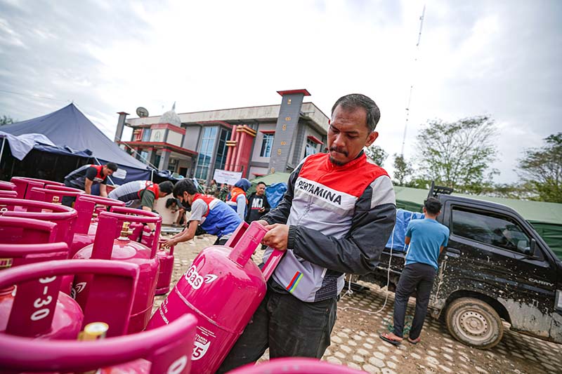 Pertamina Patra Niaga Salurkan Total 983 Tabung LPG untuk Dukung Dapur Umum Korban Banjir di Sumatera. FOTO : WKI