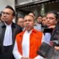 Gubernur Riau Ninaktif Abdul Wahid memberikan keterangan kepada awak media usai menjalani sidang pembacaan putusan di Pengadilan Tipikor pada Pengadilan Negeri Pekanbaru, Kamis (30/7/26). (Foto: Dok. Istimewa/detik.com)