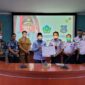 Bupati Tanjab Barat Drs. H. Anwar Sadat, M.Ag bersama Wakil Direktur PDTI-STTD Dr. Made Suraharta melakukan Penandatanganan Addendum Kerjasama antara Pemkab Tanjab Barat dan STTD di Ruang Rektorat STTD Bekasi, Senin (23/5/22)