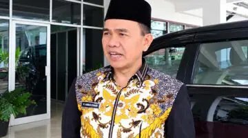Dr. H. Adirozal, M.Si. adalah mantan Bupati Kerinci dua periode (2014–2024) yang berpotensi menjadi calon legislatif pengganti (PAW) untuk almarhum H. A. Bakri HM di DPR RI. (FOTO : Dok. rri.co.id)