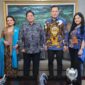 AHY dan Istri saat Silaturahmi ke kediaman Airlangga bersama Istri di Komplek Widya Chandra 3, Nomor 6, Jakarta Selatan, Sabtu, (7/5/22). FOTO : Ist