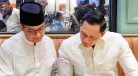 Momen akrab AHY antar Anies pergi haji. FOTO : Merdeka.com