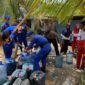 Kegiatan Bakti Sosial Pembagian Air Bersih di Kuala Tungkal, Selasa (13/9/23). FOTO : Humas