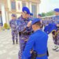 Direktur Ditpolairud Polda Jambi, Kombes Pol Michael Mumbunan Memasangkan Baret Kepada Salah Satu Bintara Remaja di Mako Ditpolairud Polda Jambi. Jumat (16/9/22). FOTO : Dhea.