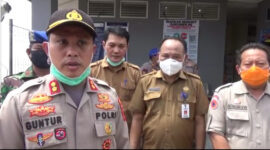 FOTO : Kapolres Tanjab Barat AKBP Guntur Saputro, SIK, MH di Pelabuhan Roro Kuala Tungkal, Selasa (19/05/20)