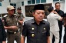 Gubernur Jambi, Al Haris, memberikan keterangan kepada awak media usai menghadiri sebuah agenda dinas. Tampak di latar belakang sejumlah petugas Satpol PP mendampingi jalannya kegiatan. (Foto: Dok. Istimewa/Tribunjambi)