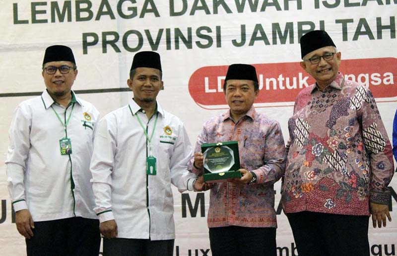 Gubernur Jambi Al Haris pada Acara Pembukaan Musyawarah Wilayah (Muswil) ke VI Lembaga Dakwah Islam Indonesia (LDII) Provinsi Jambi, di BW Luxury Hotel, Minggu (19/3/23) : FOTO : Ist