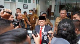 Gubernur Jambi Al HarisUsai Hadiri Rapat Paripurna DPRD Provinsi Jambi dengan agenda penyerahan LHP atas Laporan Keuangan Pemerintah Daerah (LKPD) Provinsi Jambi tahun anggaran 2022, Selasa (23/5/23). FOTO : Komimfo