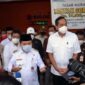 DOFO : Menteri Perdagangan RI, Muhammad Lutfi bersama Gubernur Jambi Al Haris Meninjau Pasar Modern Angso Duo Jambi mengecek secara langsung terkait permasalahan minyak sayur, Jum’at (25/02/22).

