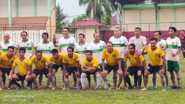 Laga Uji Coba dan Persahabatan antara Tim Old Star Tanjab Barat dan Tim Old Star Pesibri Batanghari di Stadion Persitaj di Kuala Tungkal, Selasa (13/07/21).