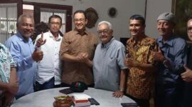 Anies Baswedan kembali berkunjung di Kota Solo, Jawa Tengah, bertemu dengan pendiri Mega Bintang Mudrick M Sangidu. Pertemuan dibalut dengan silaturahmi kekeluargaan terjadi pada Senin (14/11/2022).(KOMPAS.COM/Istimewa)