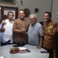 Anies Baswedan kembali berkunjung di Kota Solo, Jawa Tengah, bertemu dengan pendiri Mega Bintang Mudrick M Sangidu. Pertemuan dibalut dengan silaturahmi kekeluargaan terjadi pada Senin (14/11/2022).(KOMPAS.COM/Istimewa)