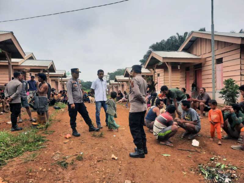 Personel Polres Meranngin Disiagakan Antisipasi Bentrok Kelompok Tumenggung Ngepas dari Kecamatan Tabir Selatan dengan kelompok Tumenggung Sikar dari Kecamatan Nalo. FOTO : HUmas