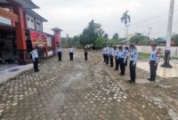 FOTO : Kalapas Kelas IIB Kuala Tungkal Sugiharto, Bc. IP, S. Sos Saat Memimpin Apel Pagi.