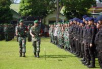 Danrem 042/Gapu Brigjen TNI Supriono Pimpin Apel Gelar Pasukan Pengamanan VVIP di Markas Batalyon Infanteri Raider 142/KJ, Jambi. Senin (15/5/23). FOTO : PENREM