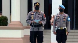 Kapolres Tanjab Barat AKBP Muharman Arta, S.I.K Memimpin Apel Pergeseran Pasukan, Personel Pengamanan TPS Pilkades Serentak Tahun 2022. FOTO : Humas