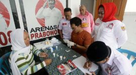 Tim Arenas 08 Jalankan Perintah Prabowo Bagikan Makanan Susu dan Pengobatan Gratis di Jalan Kwitang III No. 62, Jakarta. FOTO : Tim Mdia
