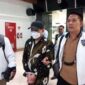 Peneliti Badan Riset dan Inovasi Nasional (BRIN) Andi Pangerang Hasanuddin tiba di Bandara Soekarno-Hatta, Tangerang, usai resmi ditetapkan sebagai tersangka ujaran kebencian, Minggu (30/4/2023) malam ini. [FOTO : Tribuntangerang]