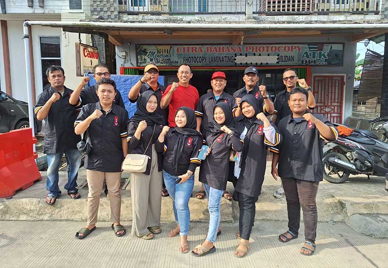 Pengurus KONI Tanjab Barat dan II Atlet Bridge Tanjab Barat dan yang akan Mengikuti National Championship Bridge Riau University 2024. FOTO : HMS