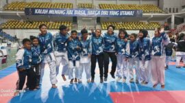 Para Atlet dan Pelatih Osamu Karate Dojo usai mengikuti kejuaraan karate Piala Kapolresta Barelang Batam, FOTO : Ist