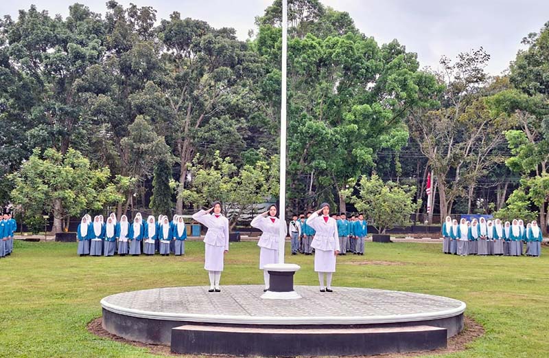 MAN Insan Cendekia Jambi menggelar upacara bendera pada Senin, 5 Januari 2026. FOTO : HMS
