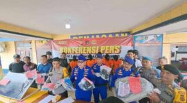 Dirpolairud Polda Jambi Kombes Pol Michael Mumbunan bersama Kapolres Tanjab Timur AKBP Andi M. Ichsan saat pres rilis Pengungkapan Kasus. FOTO : Dhea.
