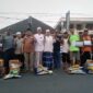 Bupati Tanjung Jabung Barat H Anwar Sadat didampingi Sekda, Asisten dan Staf Ahli serta Kadishub foto bersama peserta Lomba, Jum'at (11/8/23). FOTO : LT