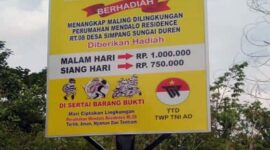Baleho Tangkap Maling Terpampang di Area Perumahan Mendalo Residence Residence RT 08, Desa Simpang Sungai Duren, FOTO : Noval/Istimewa