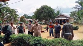 Wabup Hairan pantau Lokasi Banjir di Lubuk Kambing, Renah Mendaluh, Sabtu (25/12/21). Dok Prokopim