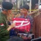 Sekda Tanjung Jabung Barat H. Agus Sanusi didampingi Kepala OPD terkait usai meninjau dan memberikan bantuan kepada Korban kebakaran, Selasa (24/5/22). FOTO : lintastungkal