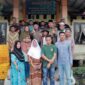 Bupati Tanjung Jabung Barat, H. Anwar Sadat Launching Penyaluran Bantuan UMKM oleh Baznas Tanjab Barat di Aula Kantor Lurah Kampung Nelayan, Senin (21/11/22). FOTO : Dokpim