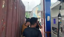 Seorang Sopir Truk Diamankan Ditreskrimsus Polda Jambi Karena Kedapatan Gunakan Banyak Barcode di SPBU. FOTO : HMS