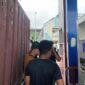 Seorang Sopir Truk Diamankan Ditreskrimsus Polda Jambi Karena Kedapatan Gunakan Banyak Barcode di SPBU. FOTO : HMS