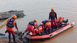 Tim SAR Perluas Ares Pencarian Korban Tenggelam di Sungai Batanghari Dibantu dengan Drone Thermal. FOTO : HMS