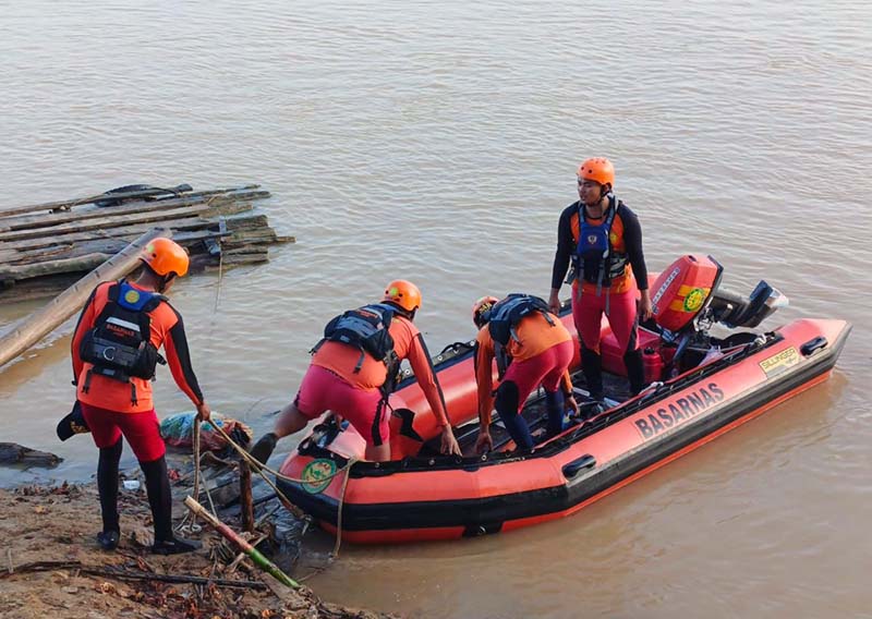 Tim SAR Perluas Ares Pencarian Korban Tenggelam di Sungai Batanghari Dibantu dengan Drone Thermal. FOTO : HMS