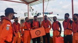Basarnas Lakukan Pencarian di Perairan Berhala TKP Kapal KM Sumber Daya Rute Nipah-Batam Muatan Kelapa Lost Contact, Jumat (11/3/22). FOTO: Basarnas Jambi