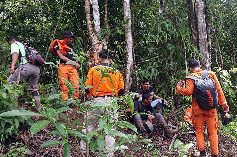 Basarnas Pos SAR Kerinci Turunkan Tim Pencarian Kakek 78 Tahun Hilang di Perkebunan Kayu Manis, Sabtu (21/1/23). FOTO : Hms Basarnas Jambi  