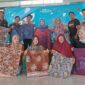 Para Perajin bersama Pelatih dari Laweyan dan Kauman serta Narasumber tunjukkan Motif Batik hasil Magang di Surakarta. FOTO : Dok/Ist