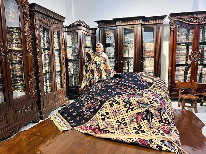 Setia Pada Lilin, Bukan Printing: Dimas Batik Jadi Penjaga Terakhir Batik Tulis Tasikmalaya. FOTO : IST
