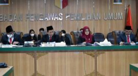 Empat Majelis Sidang Bawaslu (kiri ke kanan) yakni Herwyn JH Malonda, Puadi, Lolly Suhenty, dan Totok Hariyono saat membacakan putusan atas laporan dugaan pelanggaran administrasi pemilu dari tujuh partai politik calon peserta Pemilu 2024 di Gedung Bawaslu, Jakarta 13 September 2022/Foto: Pemberitaan dan Publikasi Bawaslu RI, Selasa (13/9/22). FOTO : bawaslu