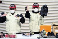 BARANG BUKTI KORUPSI BUPATI TULUNGAGUNG: Petugas Komisi Pemberantasan Korupsi (KPK) menunjukkan barang bukti hasil Operasi Tangkap Tangan (OTT) terhadap Bupati Tulungagung periode 2025–2030, Gatut Sunu Wibowo, di Gedung Merah Putih KPK, Jakarta (April 2026). (FOTO : Dok. Tangkapan Layar Konfrensi Pers KPK/LT)